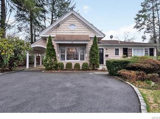 13 Heatherbloom Rd, White Plains, NY 10605