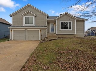 509 S Stone Creek Dr, Gardner, KS 66030