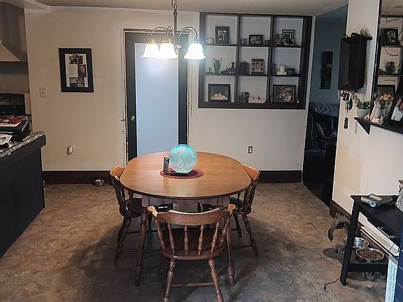 Dining room 19' x 17'