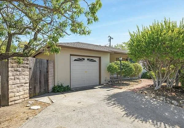22086 Homestead Rd — Photo 2