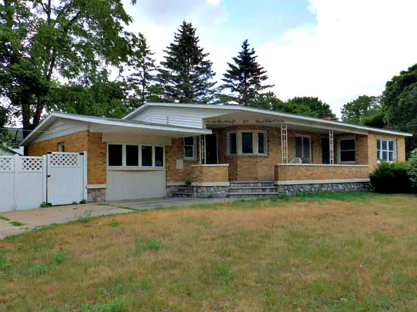 107 N Hazel Ave, Gaylord, MI 49735