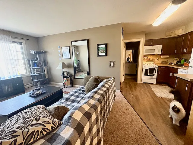 Middleton Commons — Photo 14