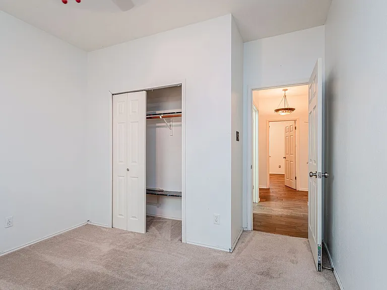 1235 Blackthorn Dr — Photo 24