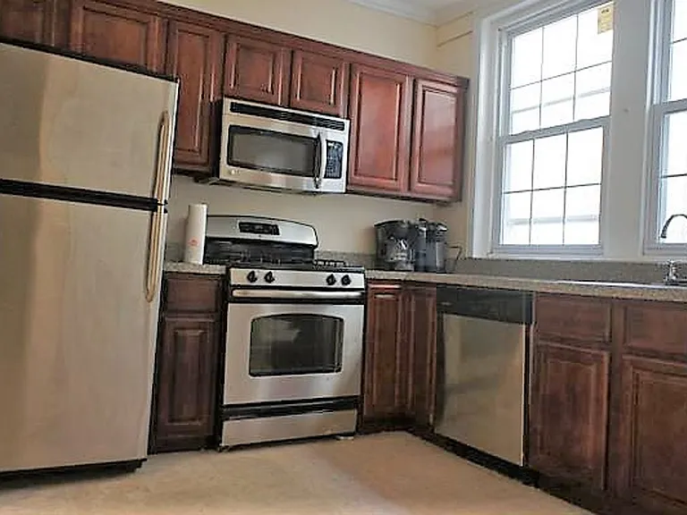 128 Jamestown Ave — Photo 9
