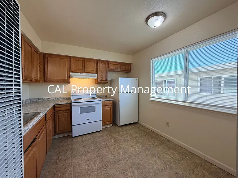 1059 N Sanborn Rd — Photo 8