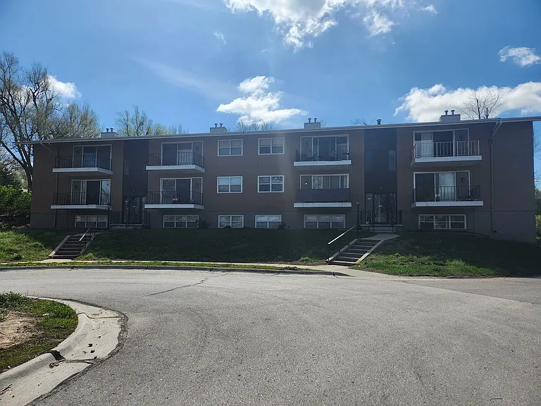 205 Fairlane Dr #10 — Photo 1
