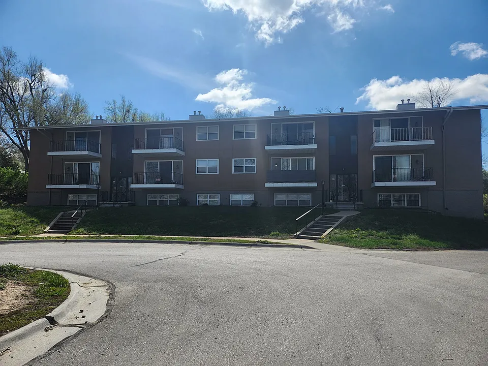 205 Fairlane Dr #10