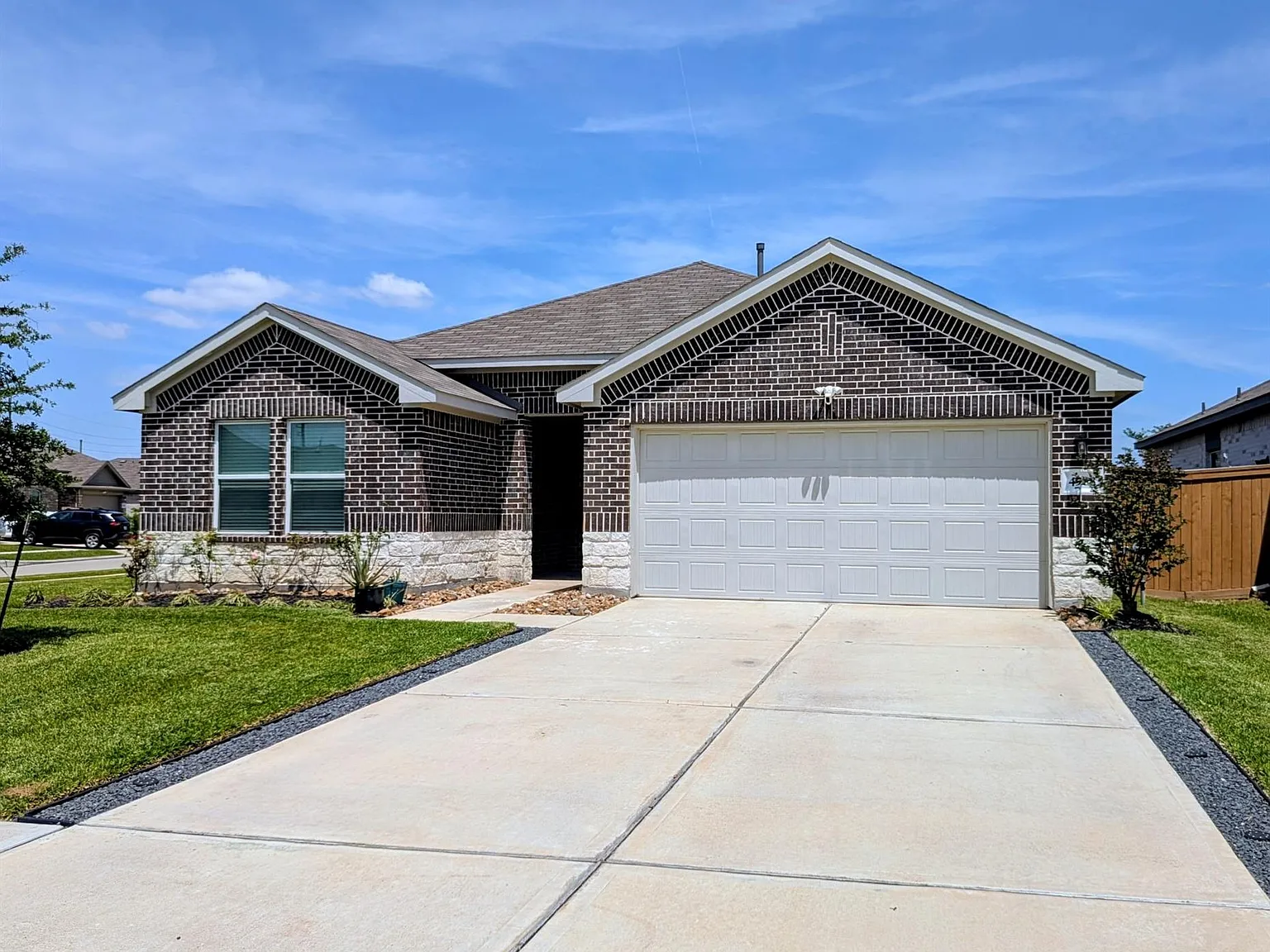 4 bed, 2.0 bath, 1831 sqft, $2,200 — Photo 3