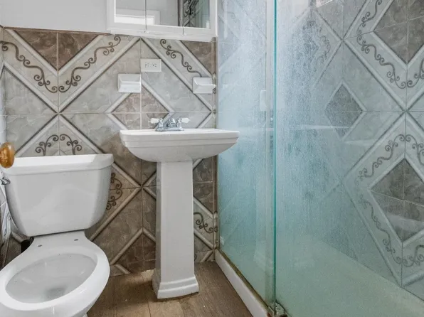 440 52nd Street image 10 of 12