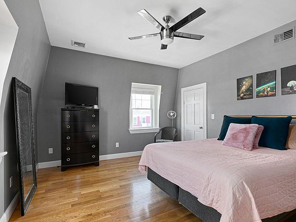 4th image of 42 King St #3