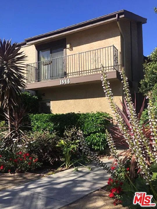 2 bed, 2.5 bath, 1386 sqft, $5,300 — Photo 3