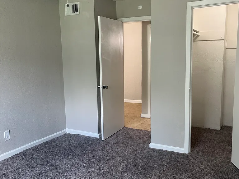 Henderson Grove Apartments — Photo 14