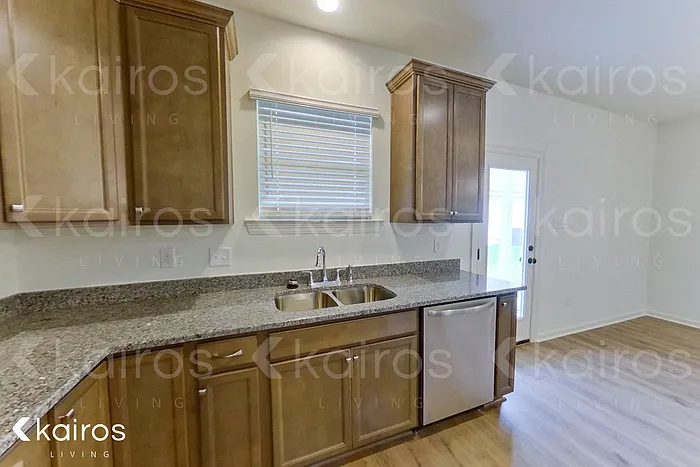 206 Teddy Ln — Photo 4