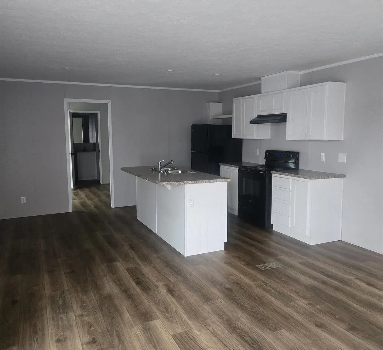 3 bed, $1,099 — Photo 1