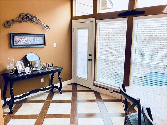 4th image of 2122 Portwood Way