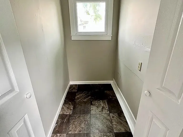 503 Lincoln St — Photo 8