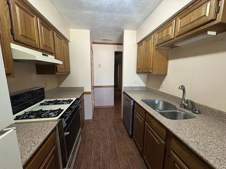 1124 Gleaning Close — Photo 6