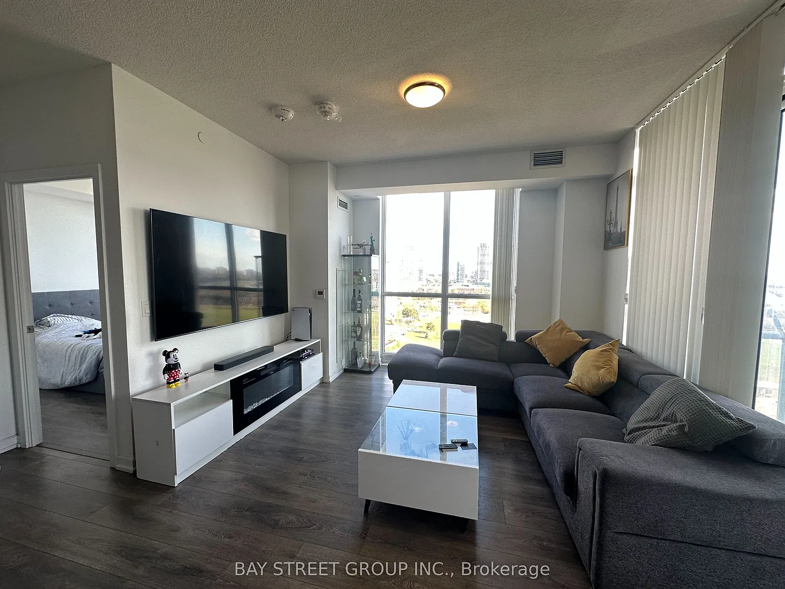 3 bed, $2,950 — Photo 3