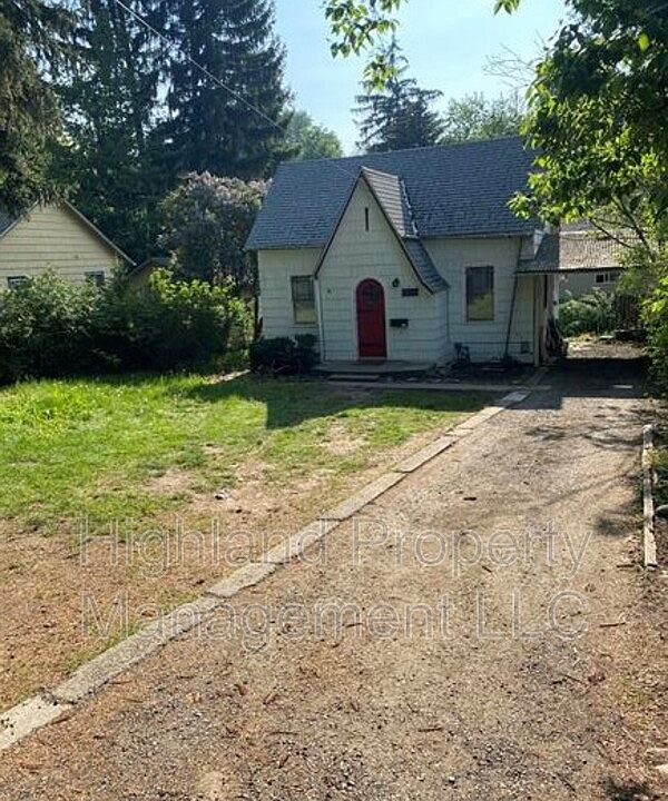 1st image of 1055 NE Lake St