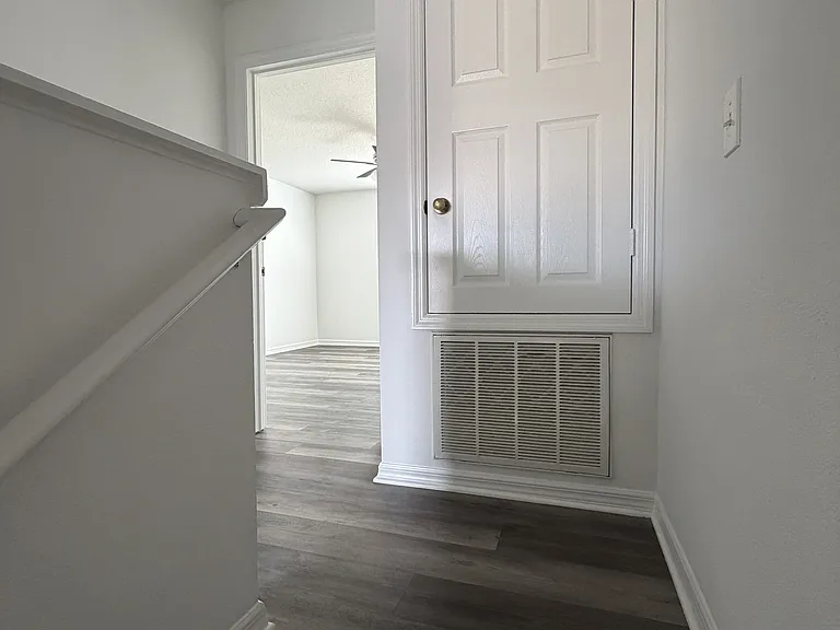 701 Cresting Oak Cir — Photo 16