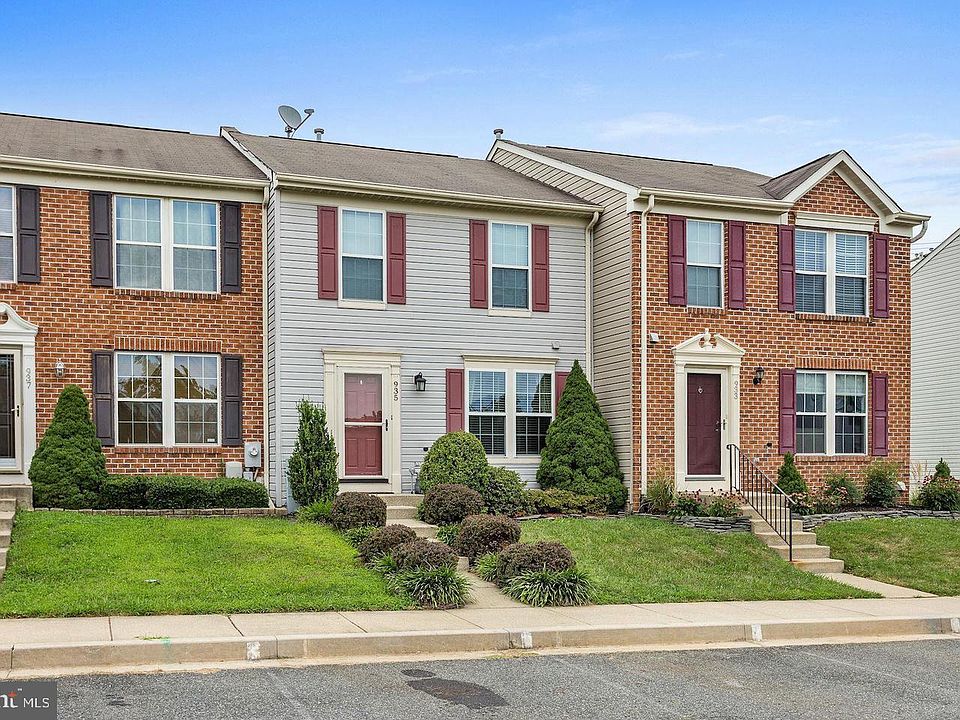 1st image of 935 Felicia Ct