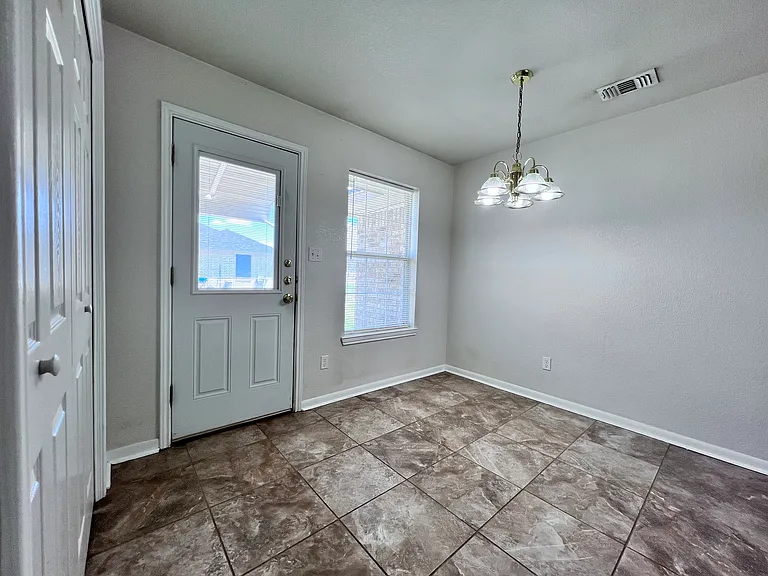 3800 Uvalde Dr #B — Photo 6