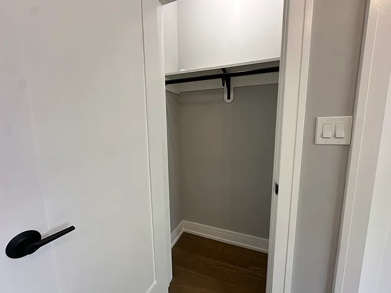 5452 N Paulina St #1 — Photo 6