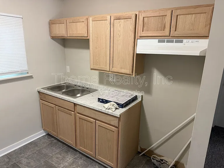605 E Wilson St — Photo 3