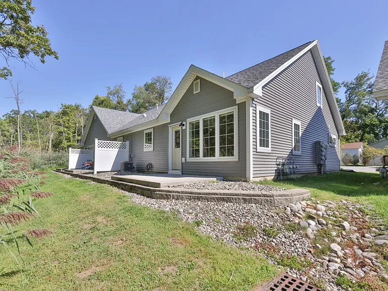 653 Delaware Ave — Photo 16