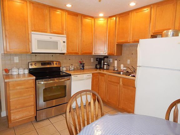 3rd image of 347 Arbor Dr