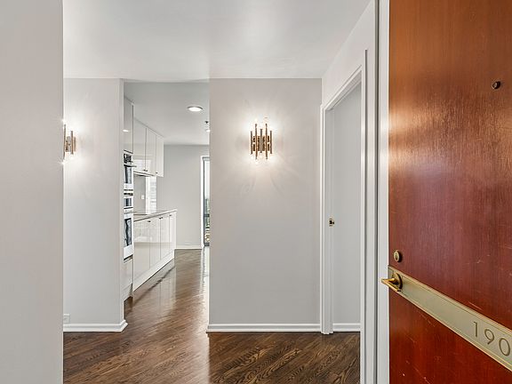 2nd image of 100 E Huron St APT 1906