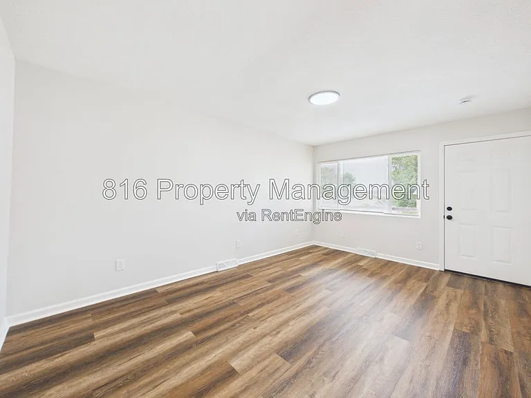 9109 E 44th St — Photo 3