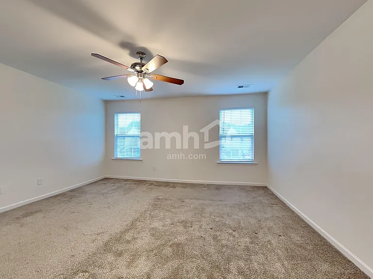 636 Redbud Ln — Photo 9