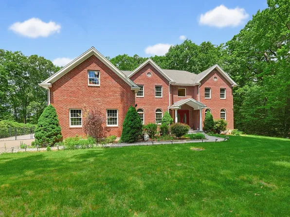 23 Goodnow Ln, Framingham, MA 01702