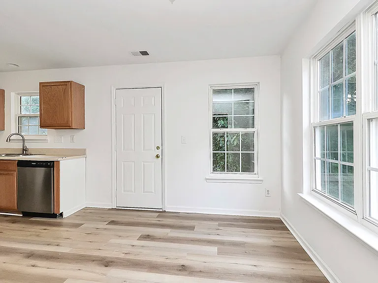 1215 McAllister Dr — Photo 14