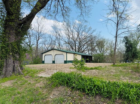 315 E Madison St, Paris, MO 65275