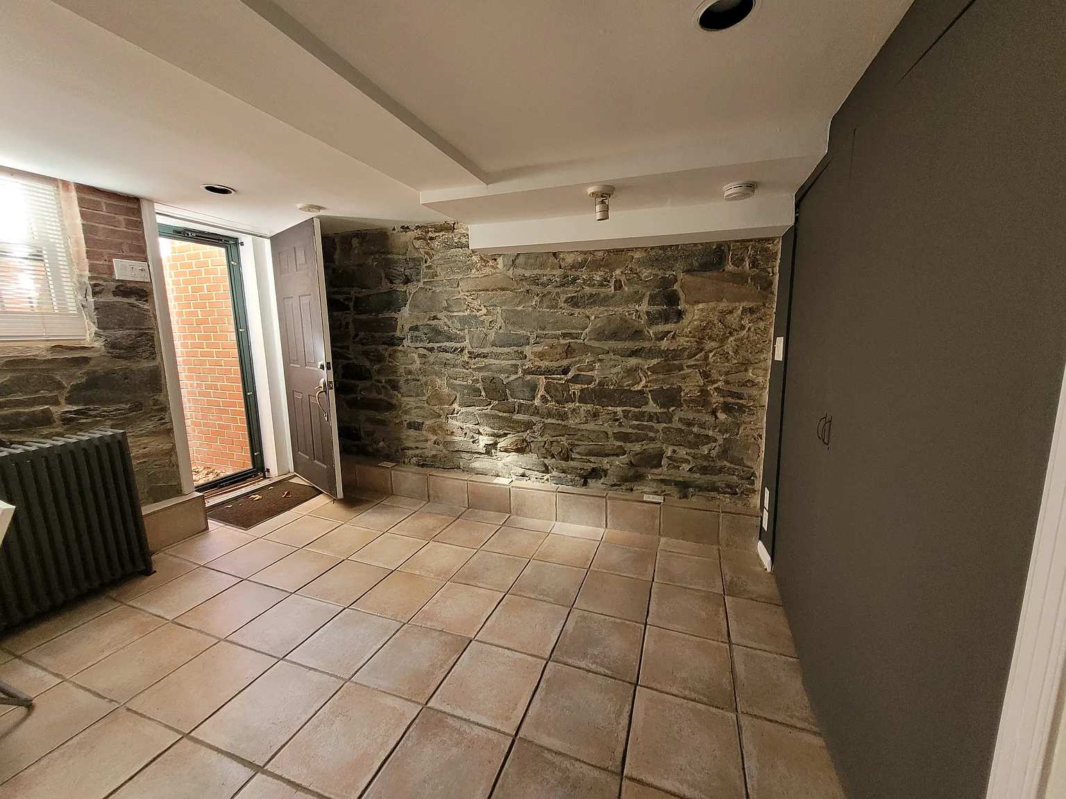 Studio, 300 sqft, $1,395 — Photo 2
