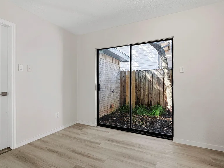 2210 Trail West St — Photo 13