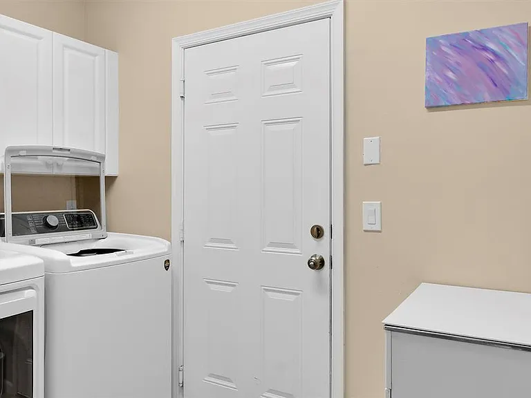 9022 Dupont Pl — Photo 21
