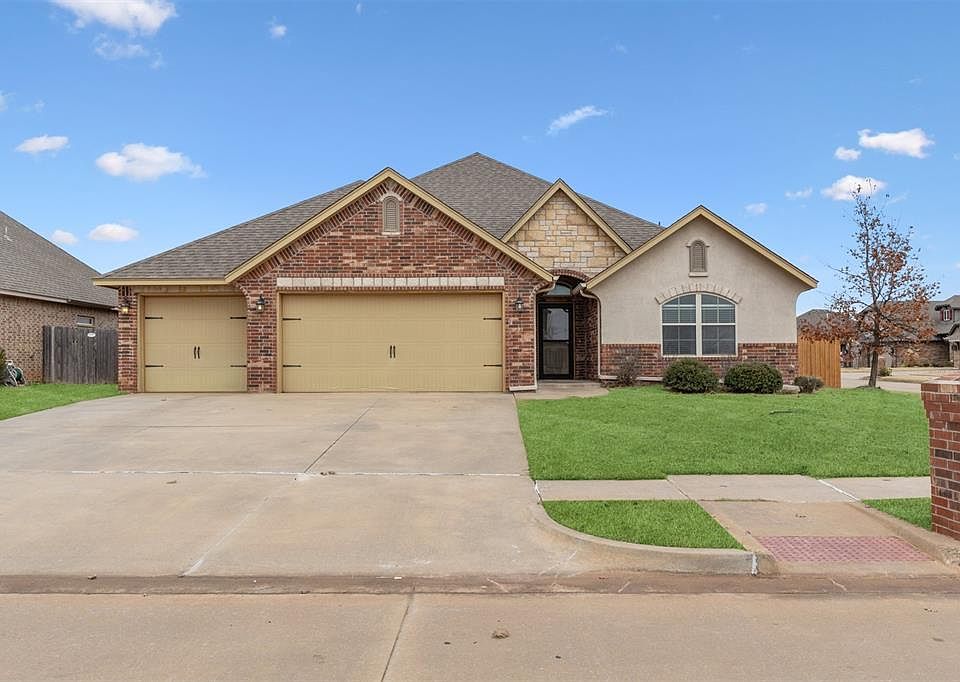 1st image of 4405 SE 37th Cir