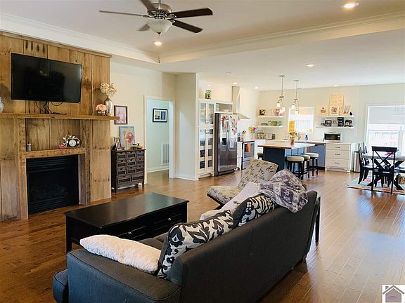 2nd image of 2217 Carolwood Way
