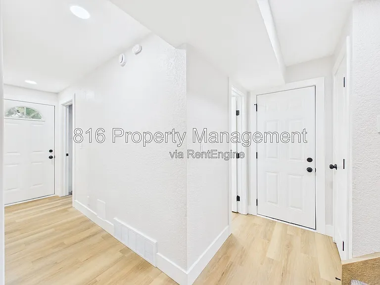 9524 Manning Ave — Photo 22