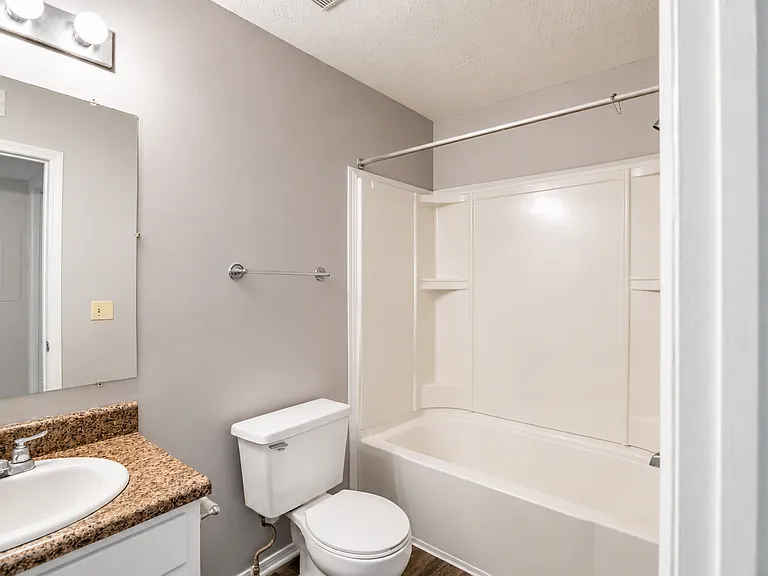 River Retreat Apartments — Photo 10