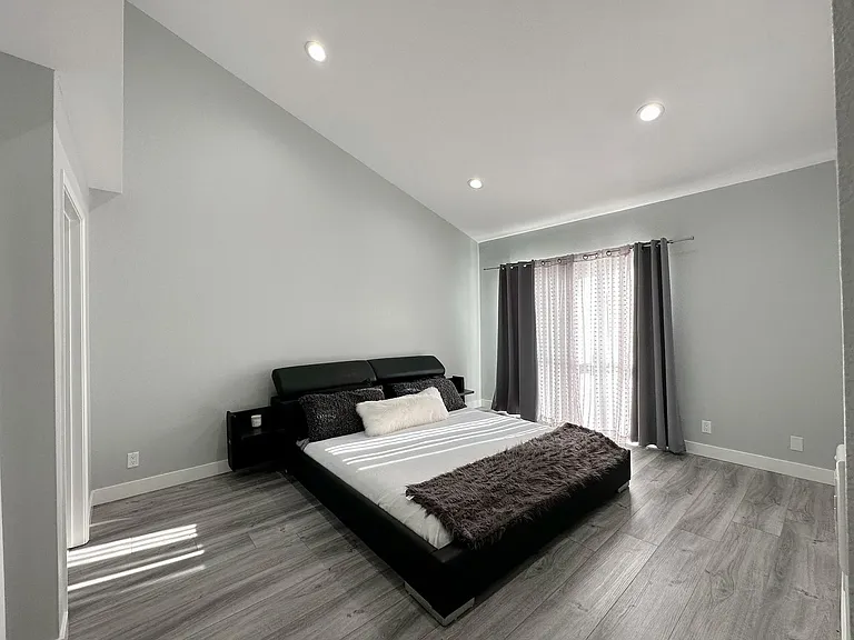 13653 Wyandotte St #3 — Photo 12