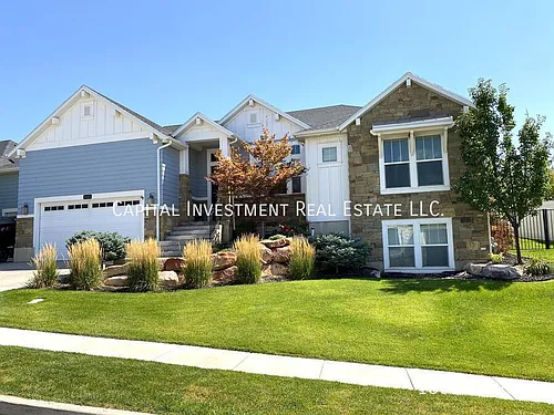 224 E Pace Ln Photo 1