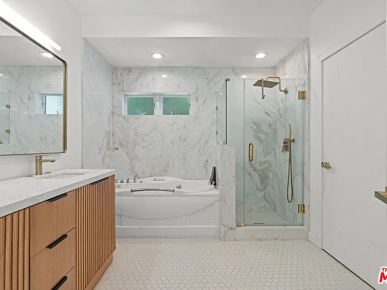 157 Hart Ave — Photo 8