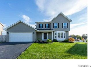 410 Parkside Trl, Macedon, NY 14502
