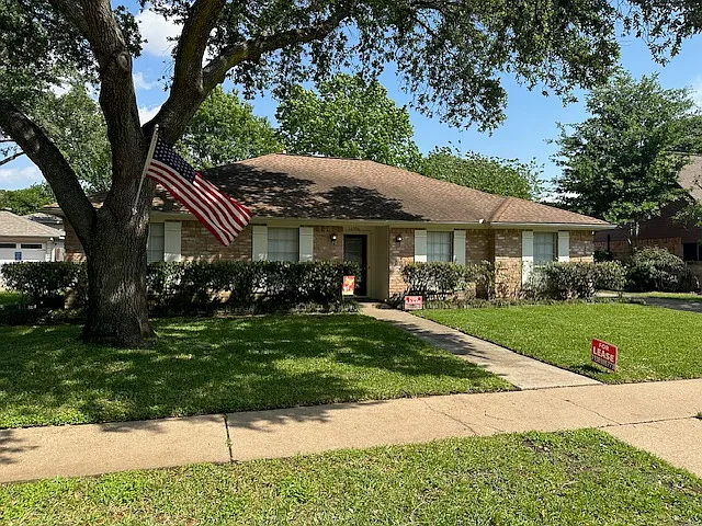 4 bed, 2000 sqft, $2,300 — Photo 1