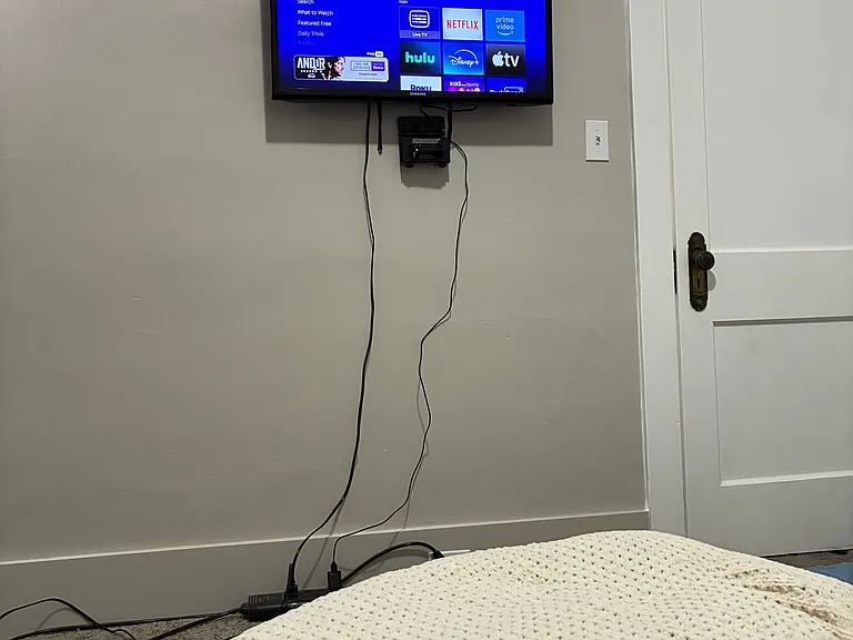 2 bed, 1.0 bath, 1024 sqft, $2,000 — Photo 3