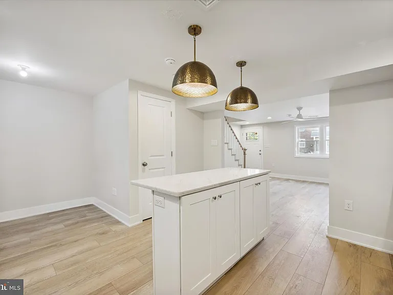 704 S Adams St — Photo 6
